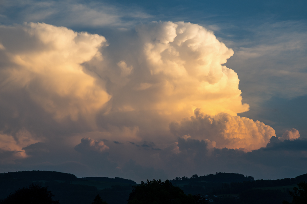 Abendliches Multizellen-Gewitter am 13.06.2014 über den Freiburger/Berner Voralpen